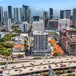 Amazing 3 Bed Unit In Dwntwn Miami With Free Parking
