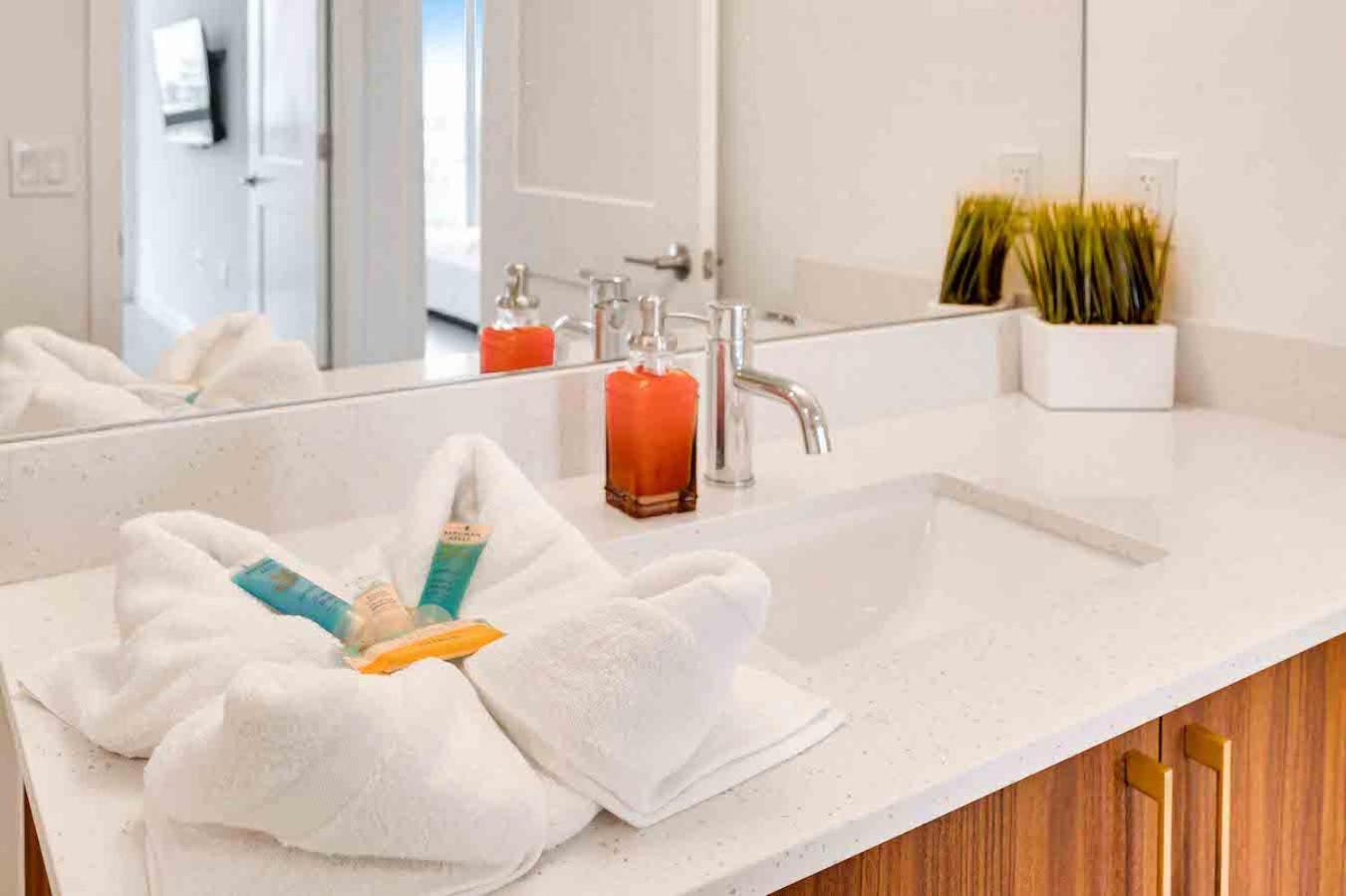 Amazing 3 Bed Unit In Dwntwn With Free Parking Apartamento *